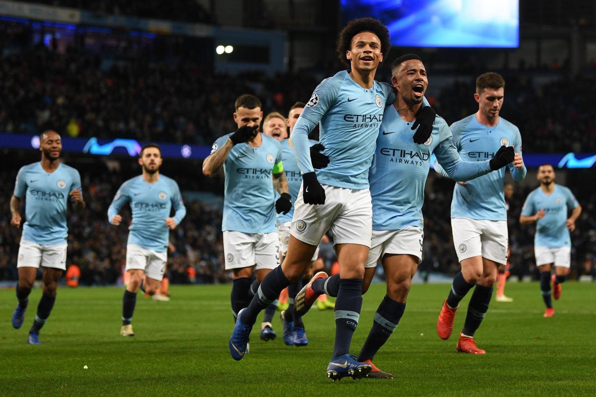 她一步步走 她一步步走